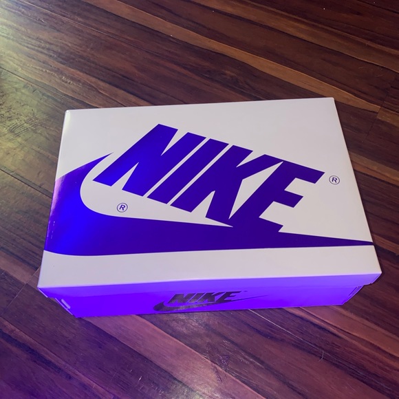 Woman’s air jordan 1 court purple high OG